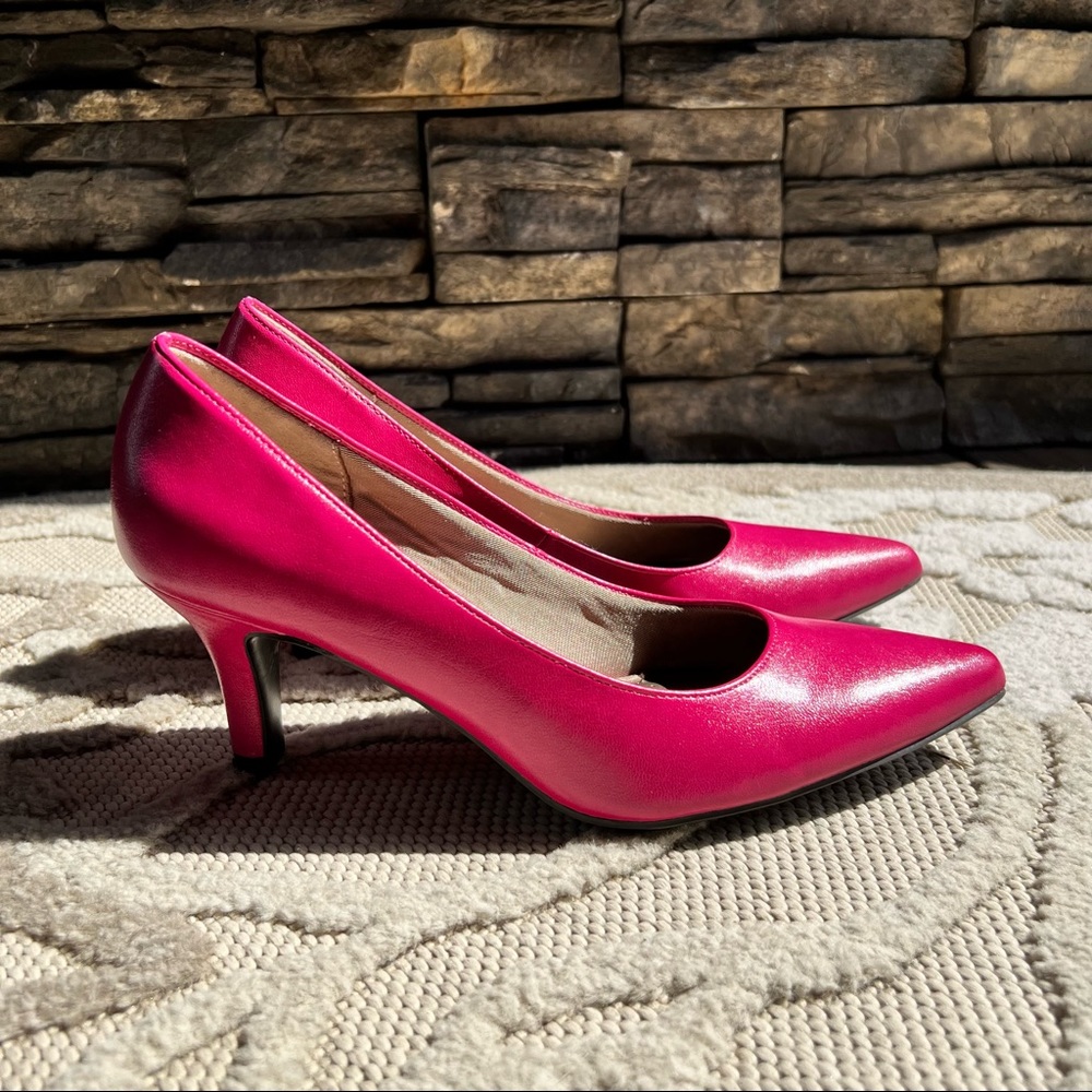 NWOT Life Stride Pink Pumps size 8.5